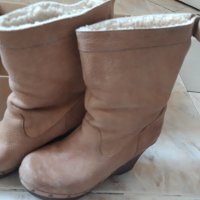 Ботуши UGG, снимка 3 - Дамски ботуши - 27896292