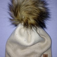 Woolk- Нова дамска зимна шапка с помпон и камъчета , снимка 3 - Шапки - 38334725