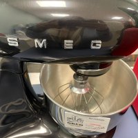 Планетарен миксер Smeg - SMF03BLEU, 800W, 10 степени, черен, снимка 2 - Кухненски роботи - 44073474