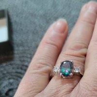 Дамски сребърен пръстен с камък мистик топаз.Състояние ново! , снимка 1 - Пръстени - 43055779