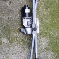 Моторче чистачки за бмв е81 е87 механизъм чистачки за bmw e81 e87  wiper motor , снимка 1 - Части - 37794257