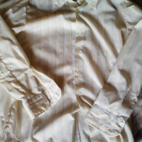 Бяла риза с вертикални цветни ивици размер М, дълги ръкави, снимка 1 - Ризи - 26483325