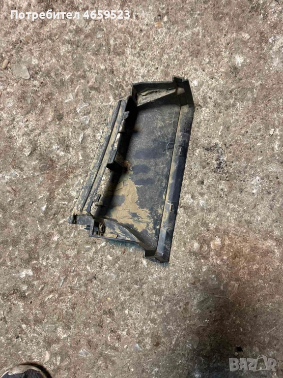 Десен въздуховод на предната очиларка на Ауди Audi A8 D4 H4 само за 50лв. 4H0129628AB, снимка 1