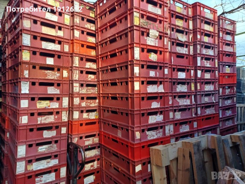 продава червени каси за месо и колбаси 60/40/14см.запазени,здрави като нови., снимка 1