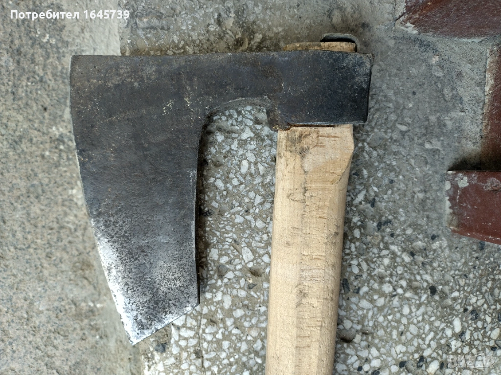 Стара брадва голяма , снимка 1