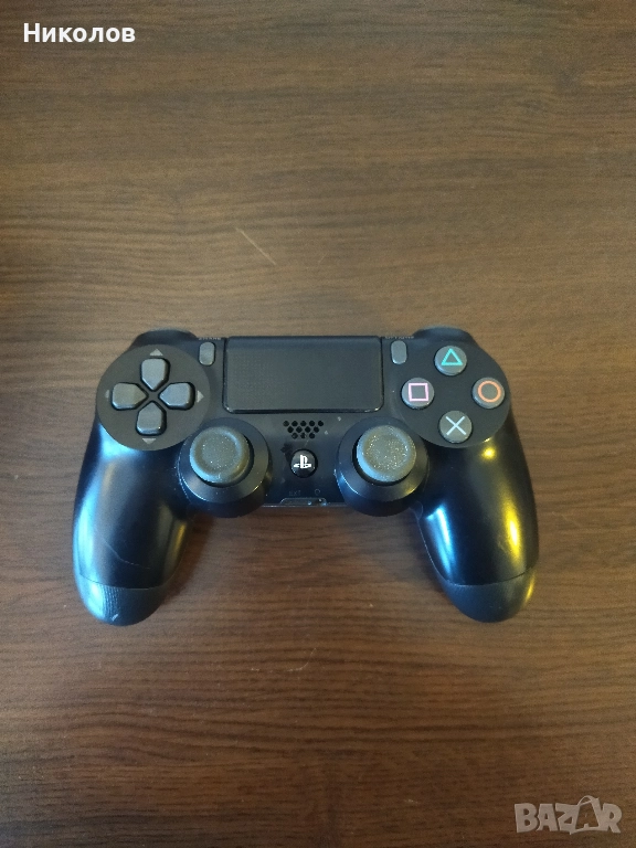 Продавам джойстик за Playstation 4 (PS4), снимка 1