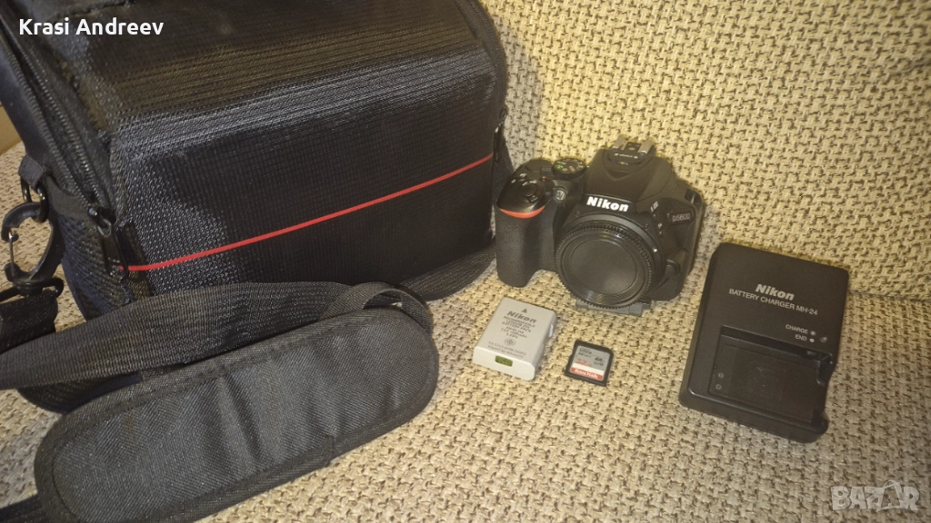Nikon D5600 + аксесоари, снимка 1