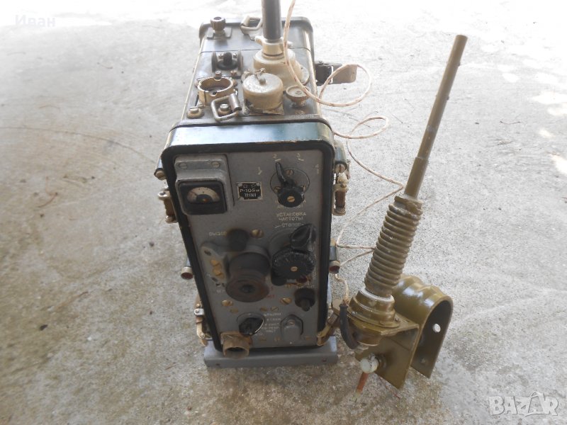 Радиостанция Р-105 М + Антена / СССР-военна-армейска / в Антикварни и ...