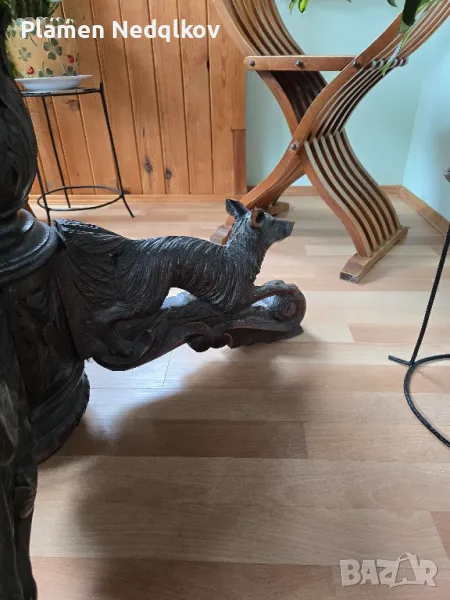 Стара маса масив с орнаменти., снимка 1