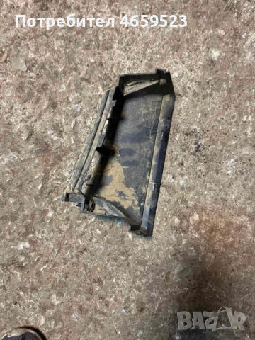 Десен въздуховод на предната очиларка на Ауди Audi A8 D4 H4 само за 50лв. 4H0129628AB