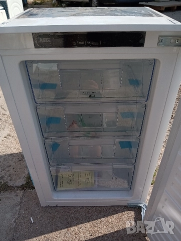Чисто нов малък фризер за вграждане с 4 чекмеджета АЕГ Aeg с две години гаранция!, снимка 9 - Фризери - 51437391