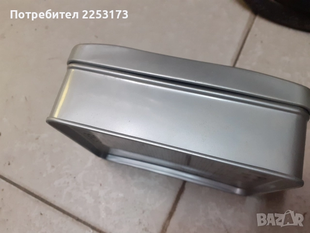 Метални кутий от парфюми, снимка 4 - Колекции - 51923878