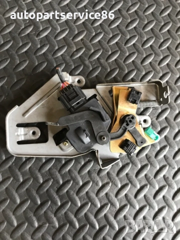 Механизъм за заключване на задната врата за Jeep Grand Cherokee (2001) 742ABA, снимка 2 - Части - 53499380