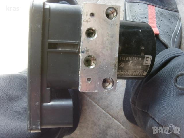 Голф 5 Греда под задна броня и др. части , снимка 14 - Части - 51415086