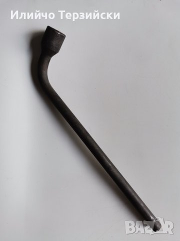 ключ за гуми - почти нов, снимка 2 - Части - 43634176