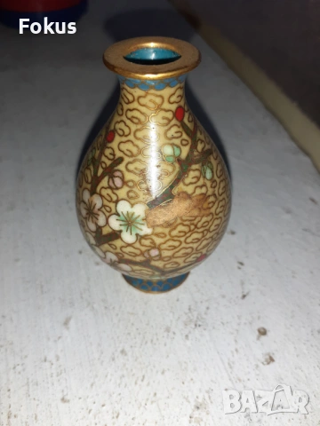 Стара симпатична малка вазичка Клоазоне cloisonne