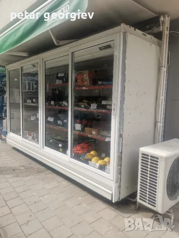 продавам изгодно крайстенна вертикална витрина, снимка 2 - Витрини - 48858490