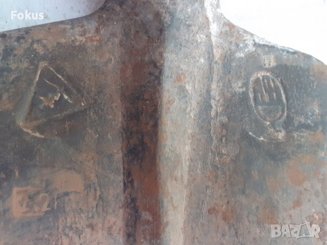 Голяма военна киркобрадва брадва секира инструмент маркирана, снимка 3 - Антикварни и старинни предмети - 37218381