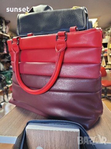 разкошна червена чанта/ бордо цвят преливаща ( НОВА), снимка 5 - Чанти - 43459419