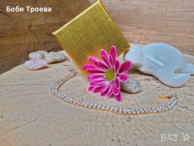 Тънка гривна с кристали сваровски-материала е бижу, снимка 2 - Гривни - 43730649