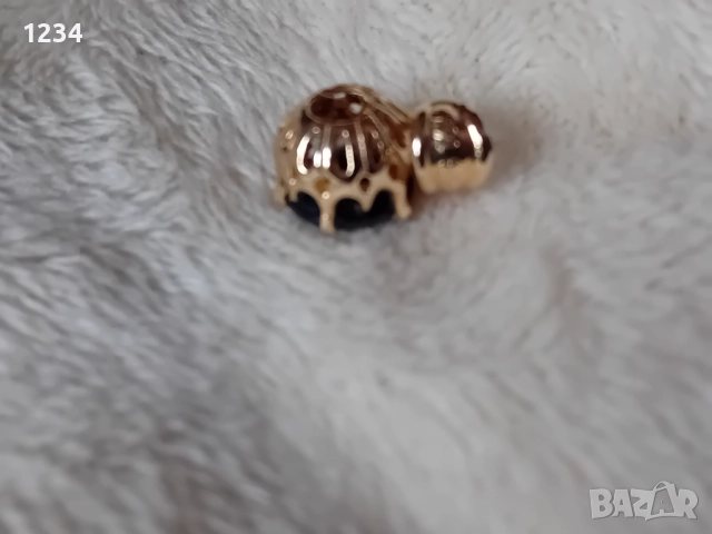 Нов златен медальон с естествен гранат, снимка 4 - Колиета, медальони, синджири - 52676330