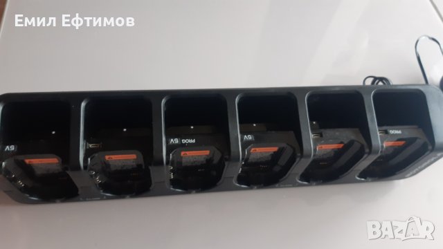 Зарядно, докинг станция Motorola 6-Unit Charger/Cloning Station DB40, снимка 2 - Друга електроника - 37791839