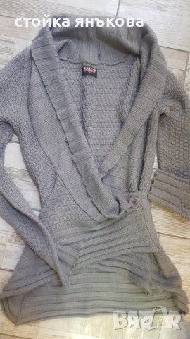 Продавам дамска сива жилетка