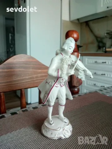 Стилна и красива с изработката си статуетка., снимка 4 - Антикварни и старинни предмети - 50116051