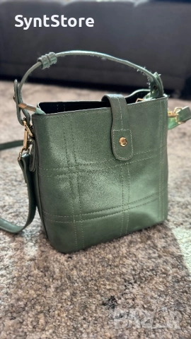 Стилна Дамска Чанта в Маслинено Зелено (Тип „Торба“) – Отлично Състояние!