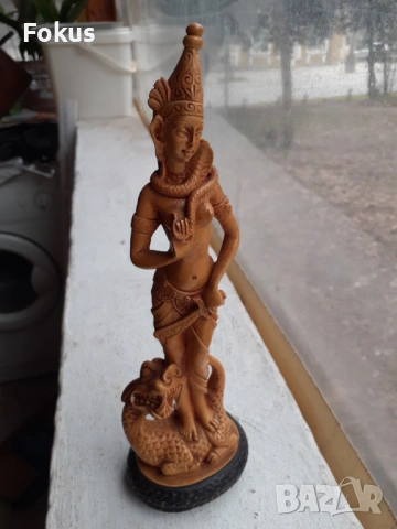 Стара статуетка на китайка фигура паста смола