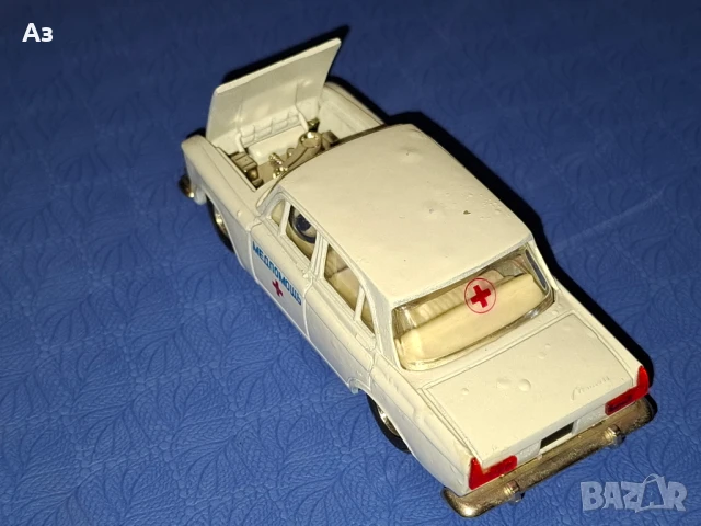 Стар руски метален модел на кола Москвич 408 А1  медицинска помощ - 1:43 Сделано в СССР, снимка 2 - Колекции - 50800667