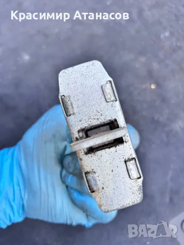 Ограничител врата преден десен за Тойота Аурис.2007-2012г, снимка 3 - Аксесоари и консумативи - 50436281