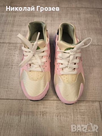 Nike Спортни обувки Huarache с дизайн с цветен блок, снимка 2 - Маратонки - 43996733