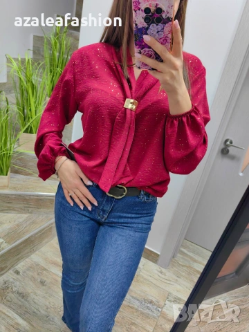 Блуза с бляскави частички в червено