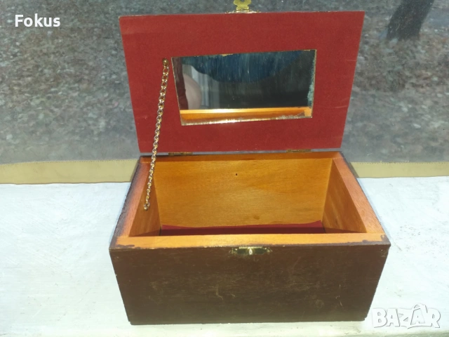 СТАРА АНТИКВАРНА КУТИЯ С ОБКОВ ЗА СКЪП ПОДАРЪК С ОГЛЕДАЛО, снимка 5 - Антикварни и старинни предмети - 53511381