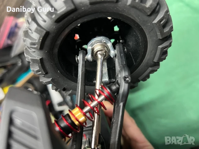 Hosim X07W безчетков мотор RC кола 1/10  Безчеткова скорост 68km/ч Хоби клас 4WD Всички терени, снимка 9 - Коли, камиони, мотори, писти - 51143800