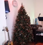 Продавам изкуствена елха с височина около 2 метра, снимка 2