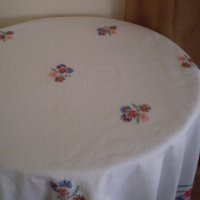 Стара ръчно бродирана памучна  покривка за маса , снимка 4 - Антикварни и старинни предмети - 38809894