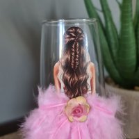 Ръчно декорирана чаша за вино с розови пера , снимка 3 - Чаши - 38519514