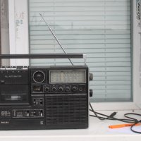радио касетофон Филипс 664, снимка 1 - Радиокасетофони, транзистори - 32296233