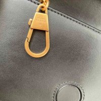 Gucci коженa мини Beloved чанта Гучи Златно Gold GG лого Made in Italy, снимка 12 - Чанти - 38410508