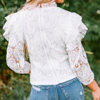 Дамска дантелена блуза в бяло с дълъг ръкав, снимка 2 - Блузи с дълъг ръкав и пуловери - 43717013