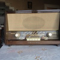 Немско Лампово радио грамофон Емуд, снимка 1 - Колекции - 38981566