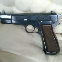 Browning HP 35, снимка 1 - Бойно оръжие - 40854632