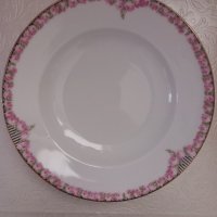 порцеланова чиния , снимка 1 - Чинии - 43214248