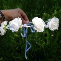 Венец за коса в бяло с Цветя и перлички за Сватба или Кръщене Аксесоар за коса Бяло Венче с цветя , снимка 3 - Аксесоари за коса - 36735613