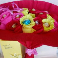 Огромен букет с бонбони 31броя рози +картичка подарък, снимка 3 - Декорация за дома - 35496353