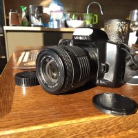 Фотоапарат Minolta Dynax 300si и обектив AF Sigma UC Zoom 28-70mm f/3.5-4.5, снимка 1 - Фотоапарати - 39174301