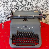 Колекционерска пишеща машина, снимка 1 - Колекции - 32520725