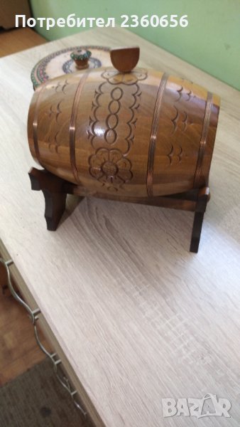 Дървено буре с дърворезба, снимка 1